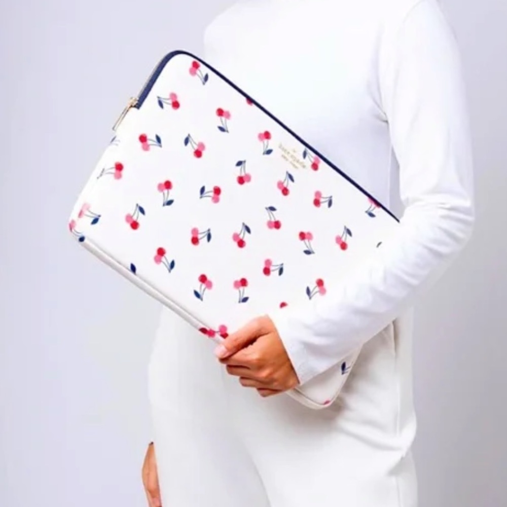 ♠️ Kate Spade Dancing Cherry🍒 
Printed Universal Laptop Computer Sleeve